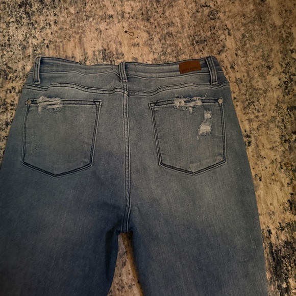 LIKE NEW: JUDY BLUE SKINNY FIT DISTRESSED DENIM 15/32 - Picture 10 of 11